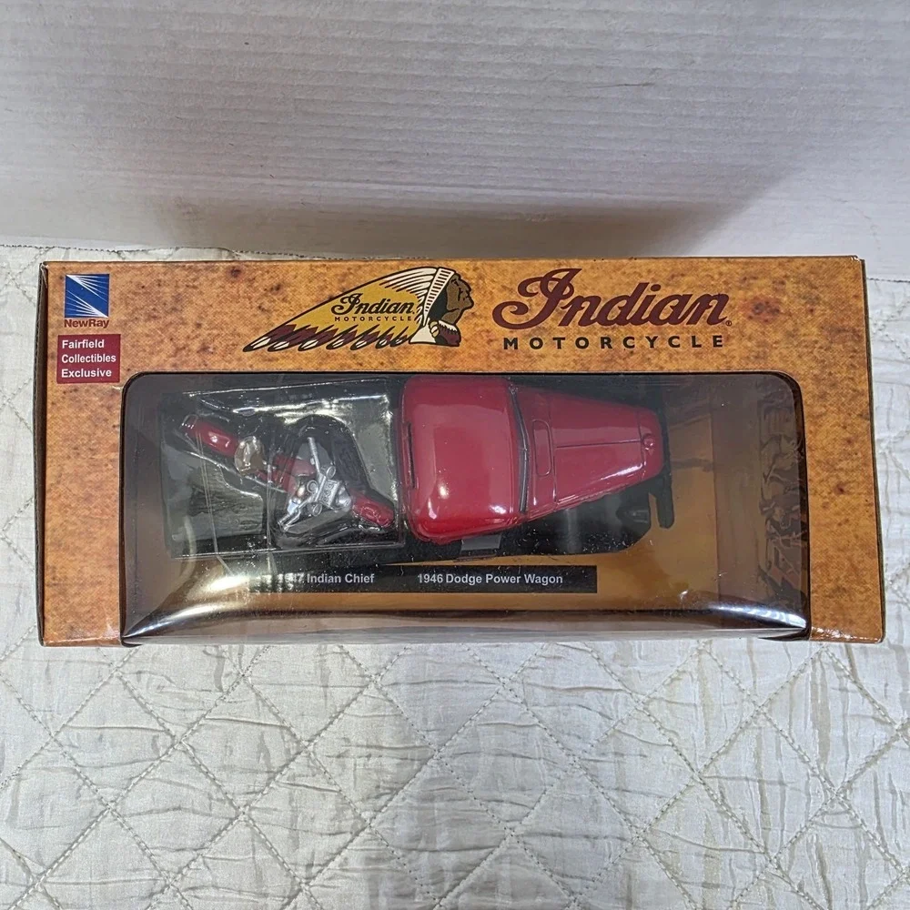 1947 Indian Chief‎ Motorcycle & 1946 Dodge Power Wagon 1:32 Scale Die-Cast